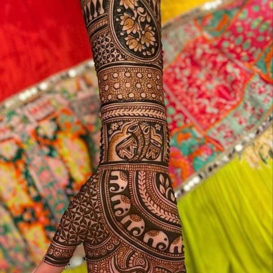 BRIDAL MEHNDI ARTIST