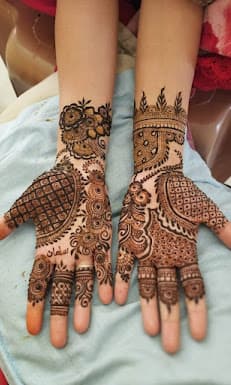 Manisha mehndi artist