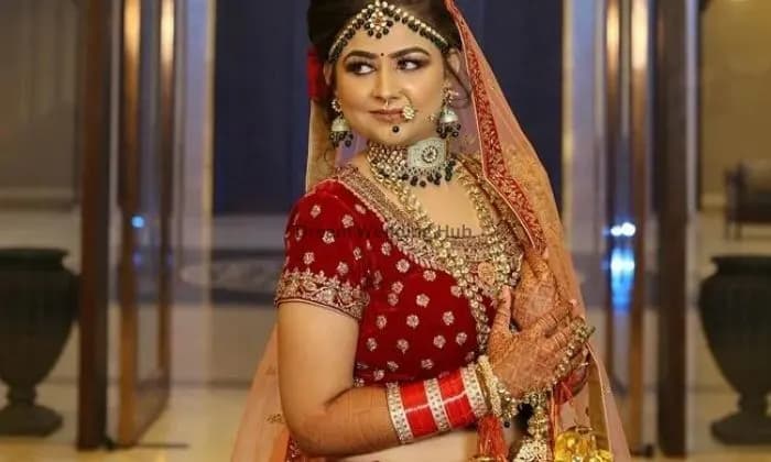 Makeup Artist Rinee Bindra