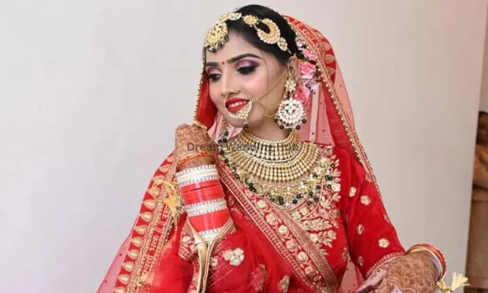 Dollup Makeup Studio