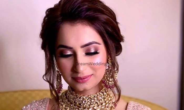 The Glitter Glaze Makeup