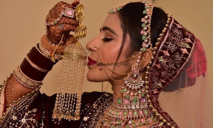 Curlys Unisex Hair  Makeup