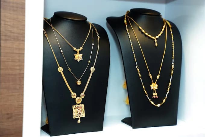 Pulimoottil Gold and Diamonds