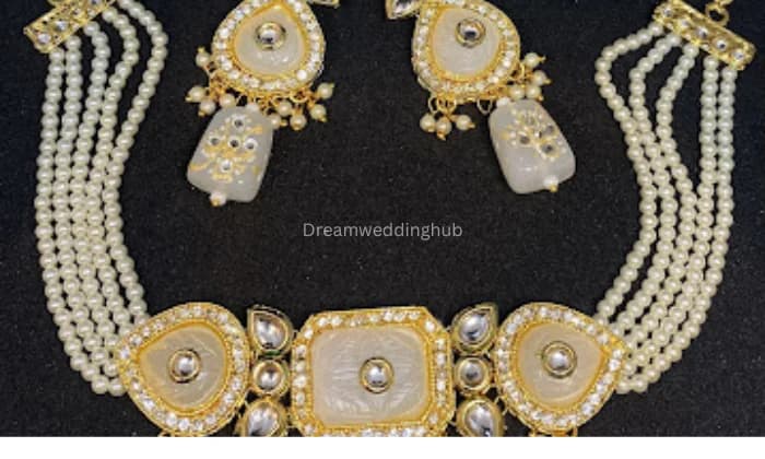 CaratLane Canada Corner