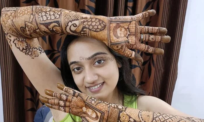 Shivi Mehandi Artist