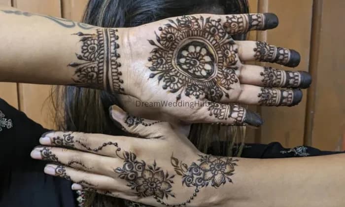 Nafila s henna