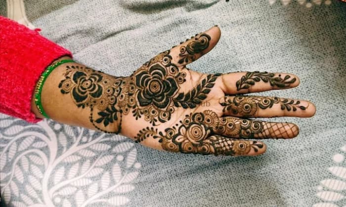 Naina Mehendi Designer