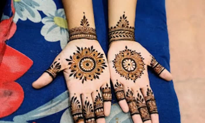 Shaista mehendi artist