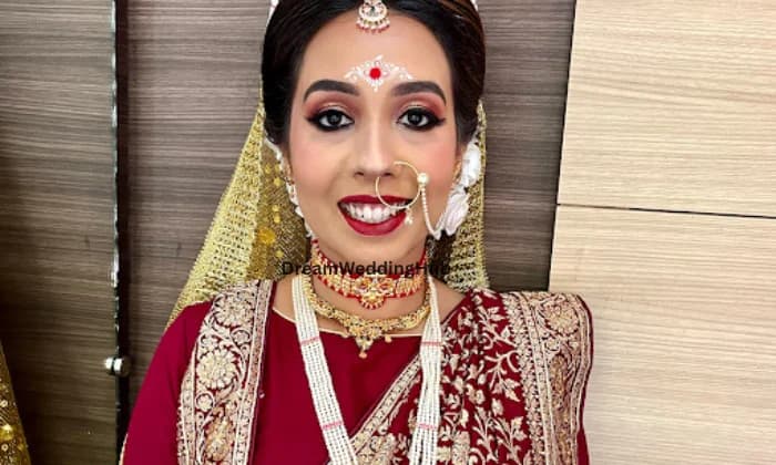 Gayatri Sarkar makeup artist