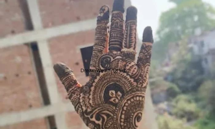 Sana Mehendi  Artist