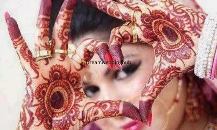 Rivanshi mehndi artist