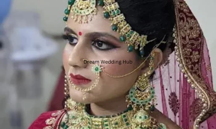 Golden Mirror Unisex saloon