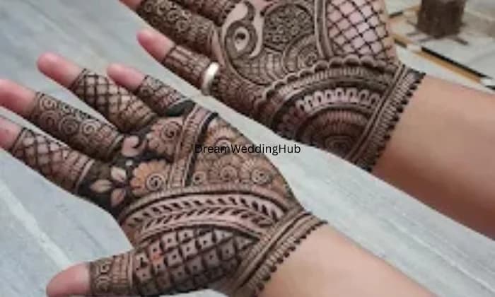 Kashish mehndi artist Pilibhit