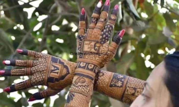 Ajit Mehandi Artist