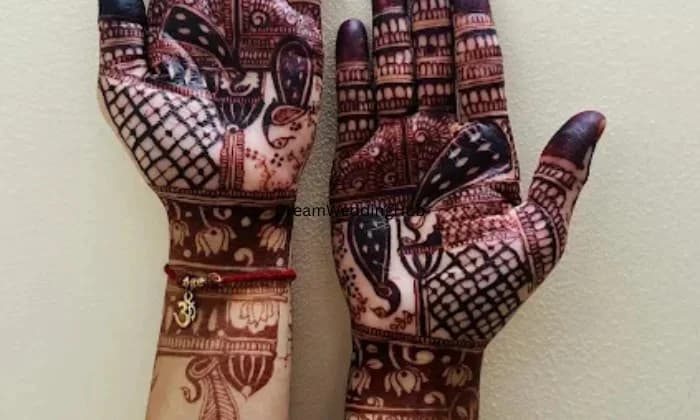 Mehndiartistshabnam goa