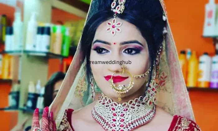 Nikkis Dianaz saloon