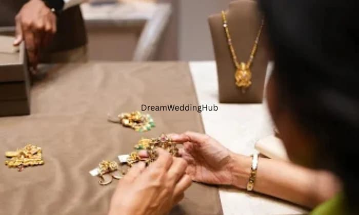 Saavi Gold  Diamonds