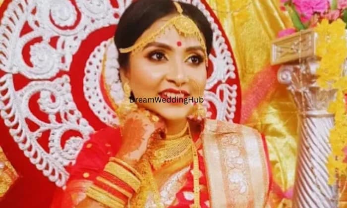 Makeup Artist Tiyasa