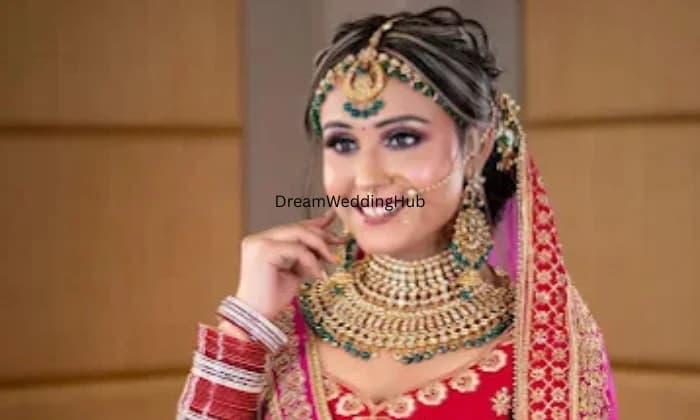 DEEPTIS WORLD OF GLAM PROFESSIONAL UNISEX SALON