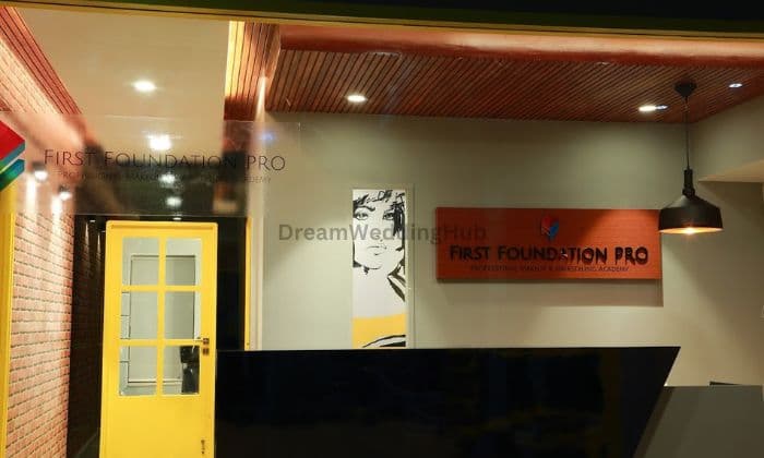 FIRST FOUNDATION PRO - Makeup FIRST FOUNDATION PRO - Makeup