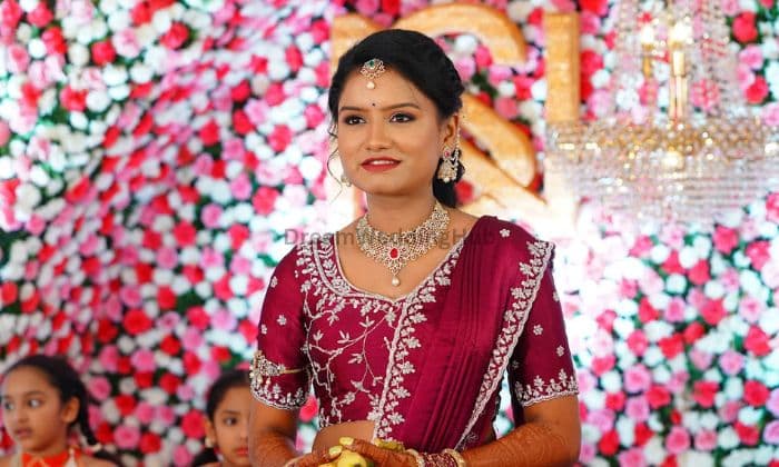 AT Makeup Studio AT Makeup Studio