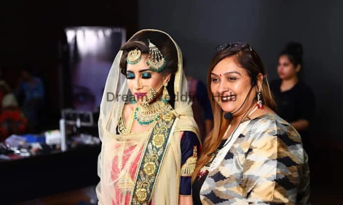 Archana Thakkar International Celebrity Makeup Artist Trainer Archana Thakkar International Celebrity Makeup Artist Trainer