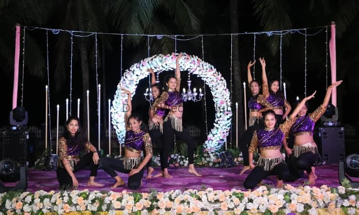 AMAZING DANCE CREW AMAZING DANCE CREW