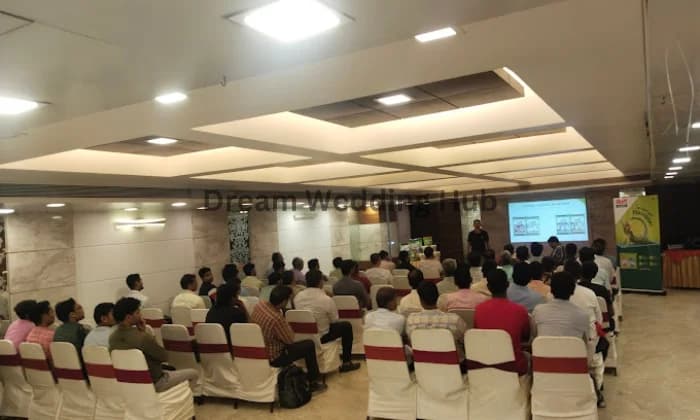 ProjectorScreen and StandSpeaker on rent ProjectorScreen and StandSpeaker on rent