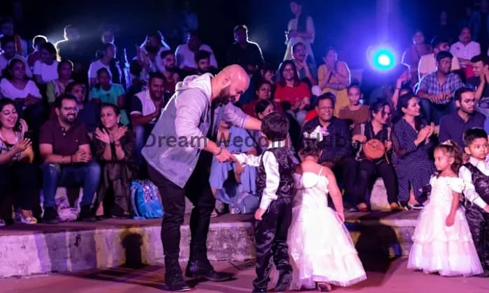 Nikhil Dhingras Vibe Dancing Studio Nikhil Dhingras Vibe Dancing Studio