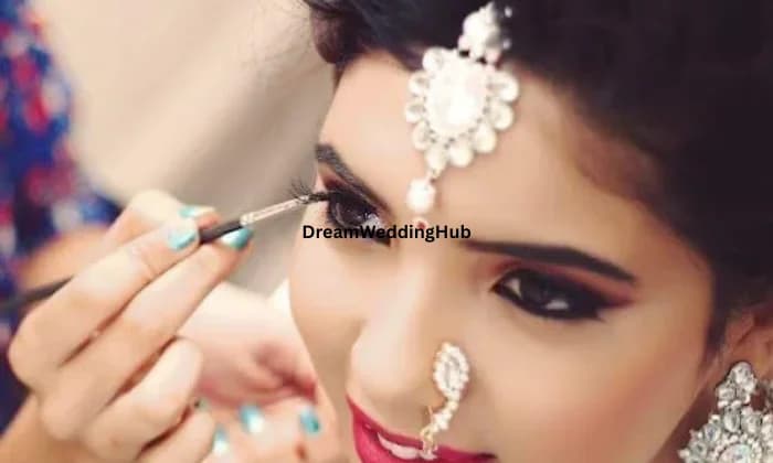 Pro Makeup Artist Sayali Sutrave Pro Makeup Artist Sayali Sutrave