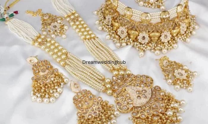 DAIVIK RATNAM DAIVIK RATNAM