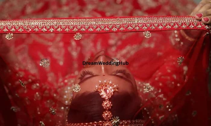 Looks by Ananya Looks by Ananya