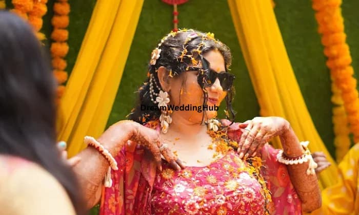 R R STUDIO R R STUDIO