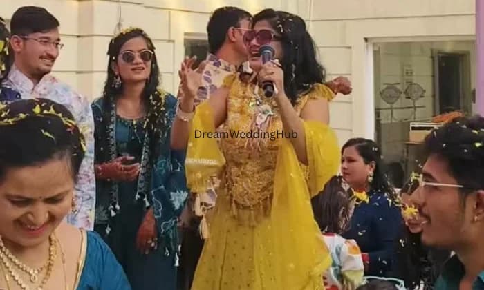 Anchor Arti Laddha Anchor Arti Laddha