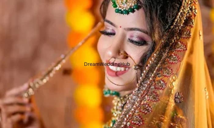 Divyanshi makeovers professional Divyanshi makeovers professional