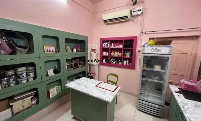 Moms bakery jhansi Moms bakery jhansi