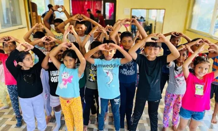 AK DANCE COMPANY AK DANCE COMPANY