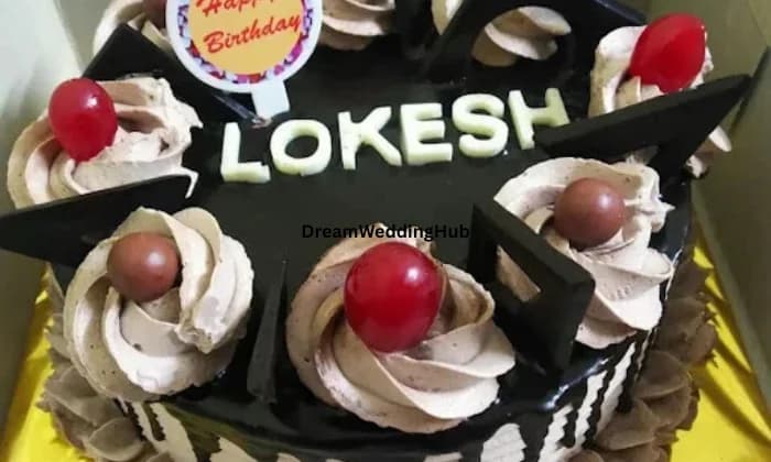 MOMS BAKERY Homemade Cakes MOMS BAKERY Homemade Cakes