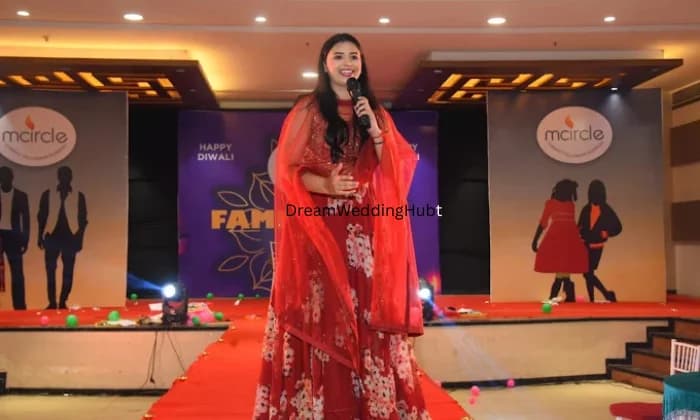 Anchor Pooja Daliya Anchor Pooja Daliya