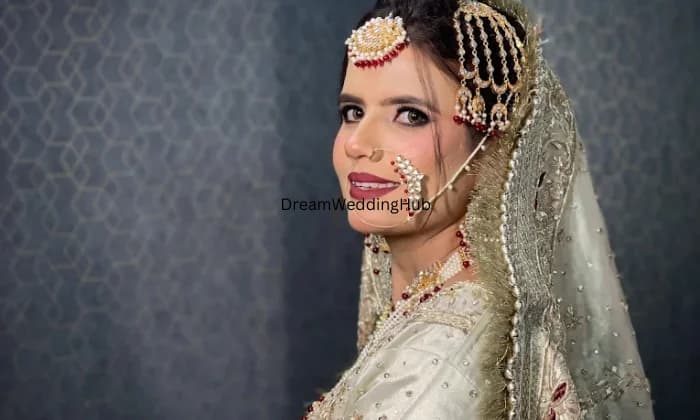 Divya makeovers dewas Divya makeovers dewas