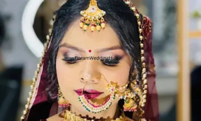ROLI THAKUR MAKEUP STUDIO ROLI THAKUR MAKEUP STUDIO