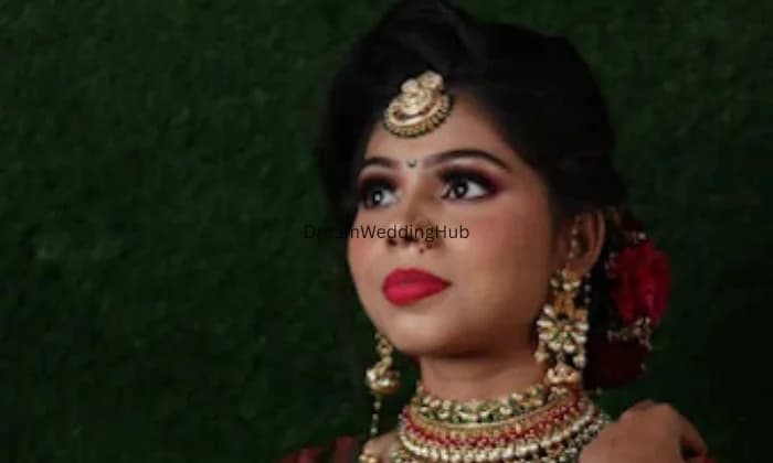 SWANANDI PROFESSIONAL MAKEUP ARTIST SWANANDI PROFESSIONAL MAKEUP ARTIST