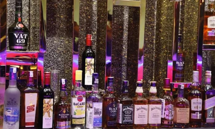 THE BLACK HAWK BAR THE BLACK HAWK BAR